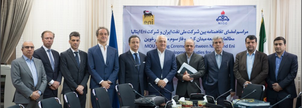 Eni, NIOC Ink Deal on Studying Iran Oil, Gas Fields (Update) 