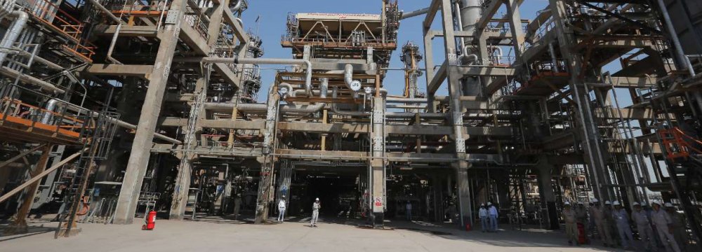 The long-awaited Persian Gulf Star Refinery will start trial production of gasoline this week.
