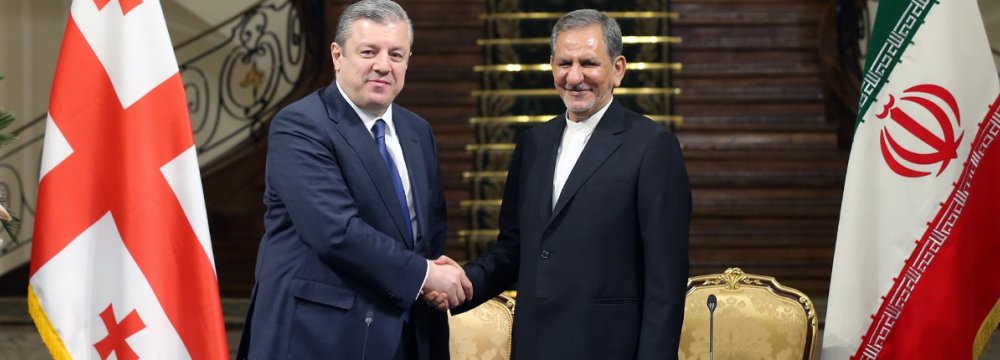 Georgian Prime Minister Giorgi Kvirikashvili (L) and Iranian Vice President Es'haq Jahangiri attend a press conference in Tehran on April 22. 