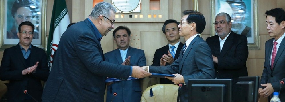 Iran, South Korea Sign €720m Deal to Build 450 Wagons Trains in Iran