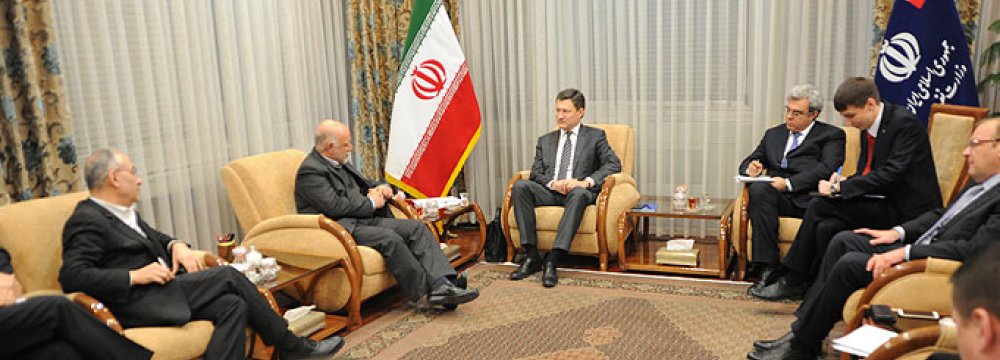 Russia’s Energy Minister Alexander Novak and his delegation called on Oil Minister Bijan Namdar Zanganeh in Tehran on Feb. 22.