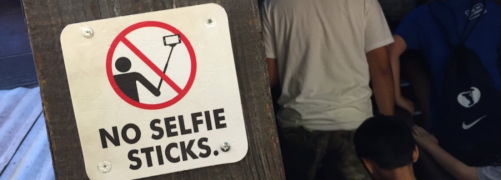 Iranian Museums Ban Selfie Sticks