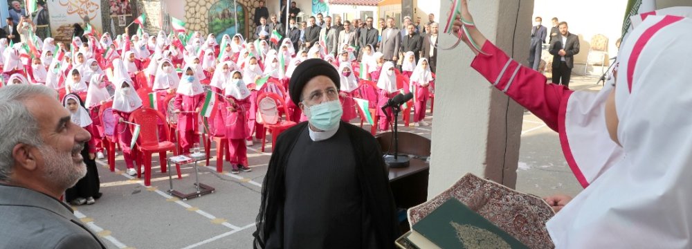 Iranian Students Begin New Academic Year 