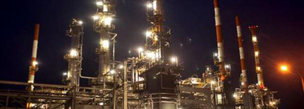 Iranians Build Muscat Refinery