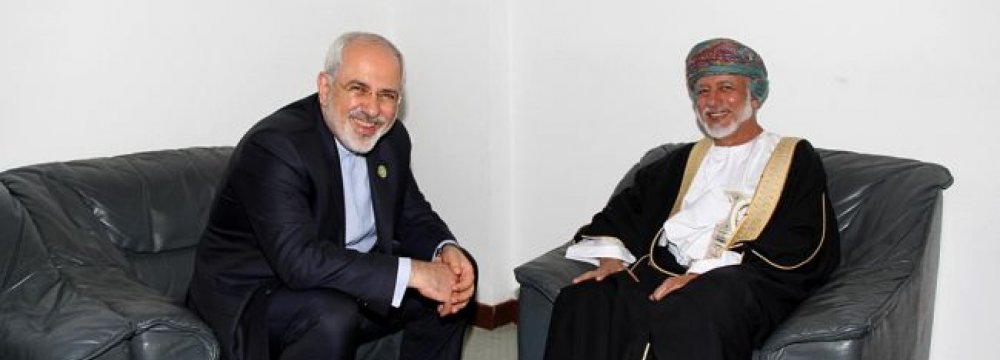 Zarif Confers With Omani FM