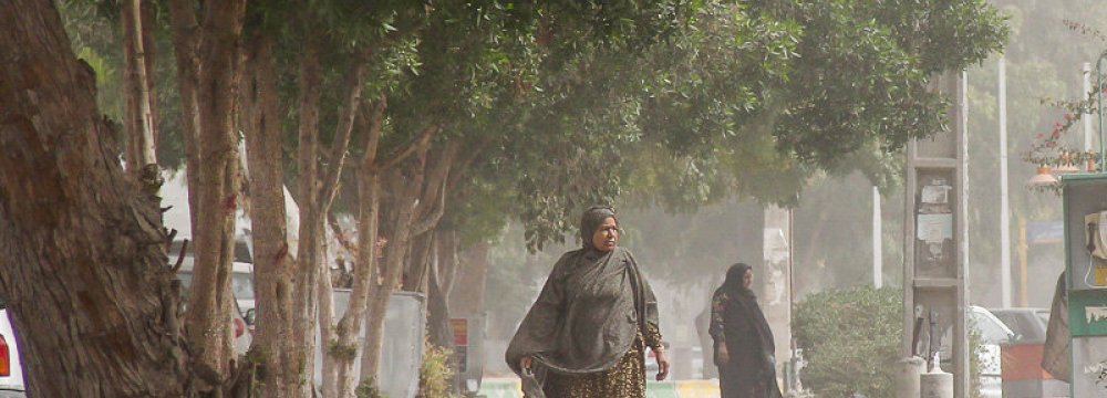 Smog Shuts Bandar Abbas Schools