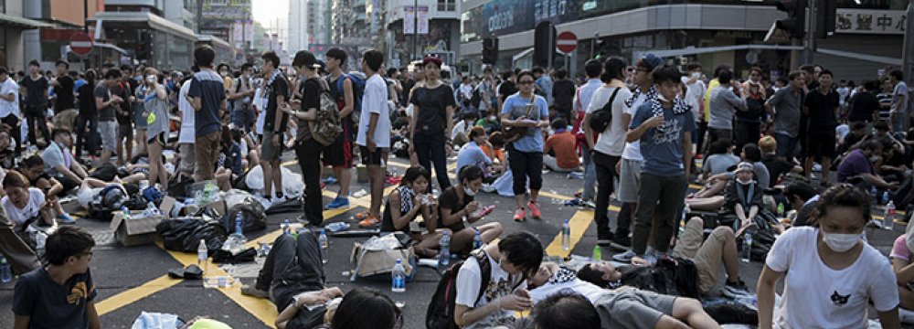 HK Protesters Defy Call to Disperse