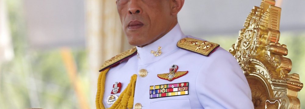 Thailand’s New King Makes 1st Public Appearance