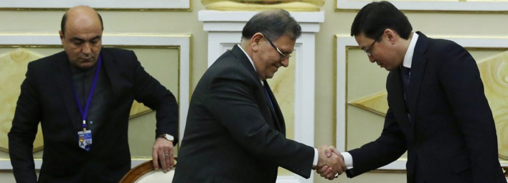 Valiollah Seif (L), Akishev Daniyar Talgatovich (R) agreed to establish correspondent relations between the commercial banks of Iran and Kazakhstan.    