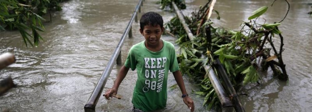 Philippines Typhoon Kills 4