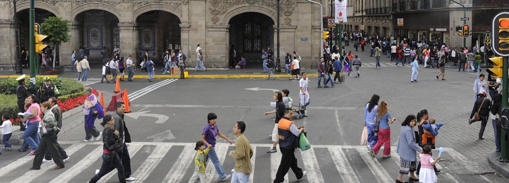 Fitch Lowers Outlook on Mexican Debt