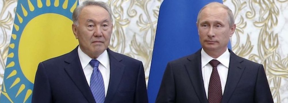 Nursultan Nazarbayev (L) and Vladimir Putin (File Photo)