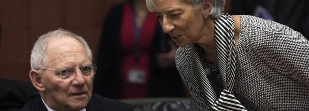 Christine Lagarde (R) and Wolfgang Schaeuble