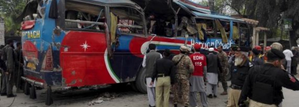 Bomb Kills 15 in Pakistan’s Peshawar