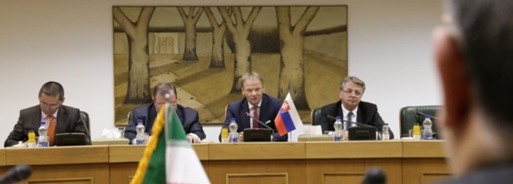 Slovakia Urged to Help Restore Iran’s Credit Rating in EU