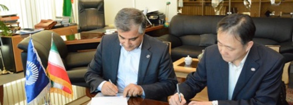 Tejarat Bank, Chexim Sign Coop. Agreement