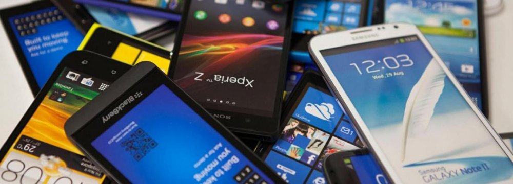 Phones Smuggled From UAE Seized in Bushehr