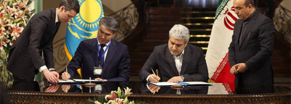 Iran, Kazakhstan Sign Technological MoUs