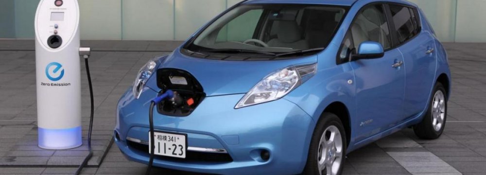 Sale of Nissan Leaf Falls 22%