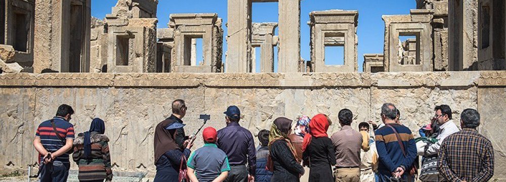 Persepolis Attracts Large Numbers 
