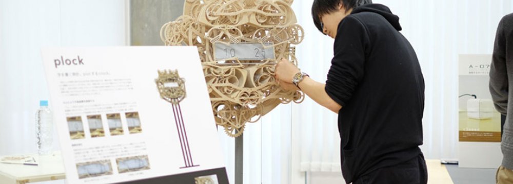 Japanese Student Builds  Unique Wooden Clock