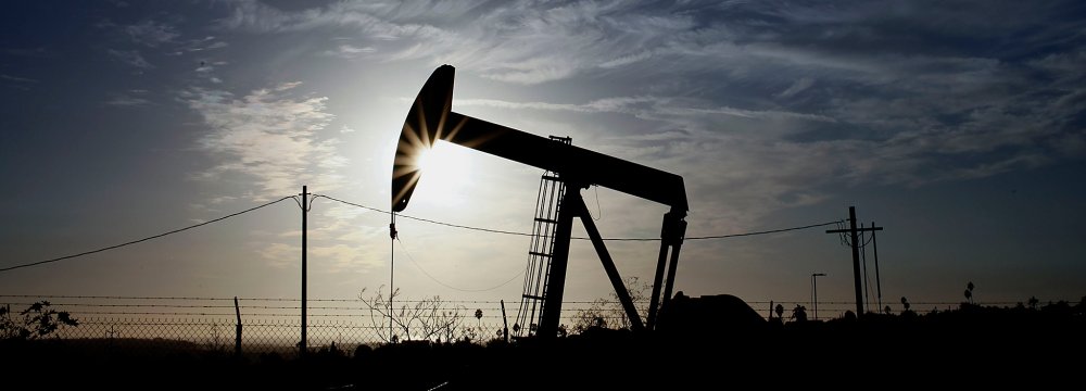 Oil Set for Weekly Gain