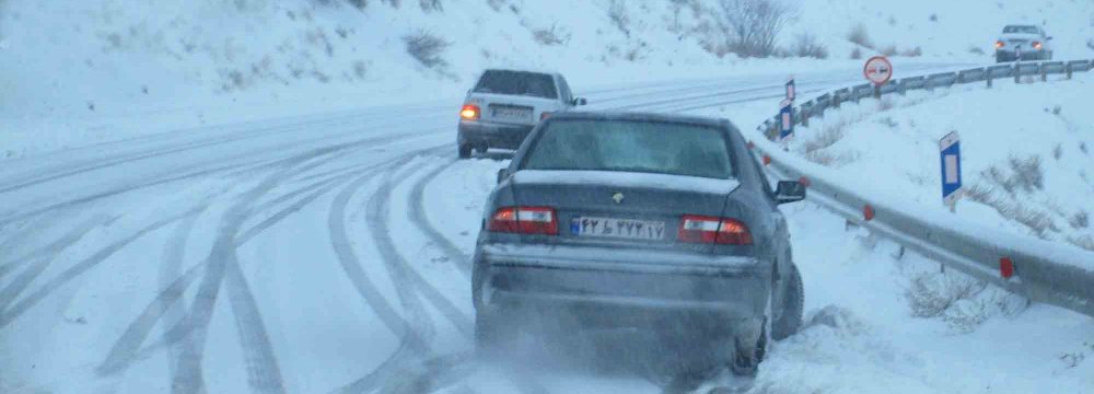 Snow Traps Thousands in 13 Provinces