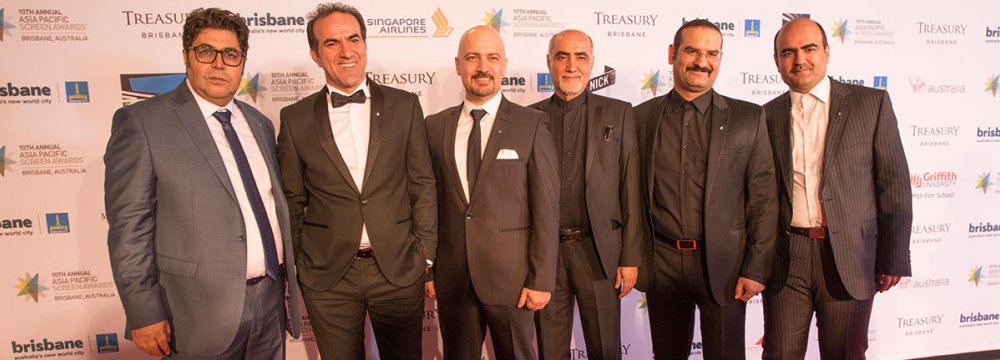 Iranian nominees and winners of APSA in Brisbane, Australia, from left to right: actor Farhad Aslani (‘Daughter’), screenwriter Mehran Kashani (‘Daughter’), director Mehrdad Oskouei (‘Starless Dreams’), producer Manoochehr Mohammadi (winner  of FIAPF award), producer Mohammad Hossein Qasemi (‘Breath’) and distributor Mohammadreza Saberi (‘Muhammad’)