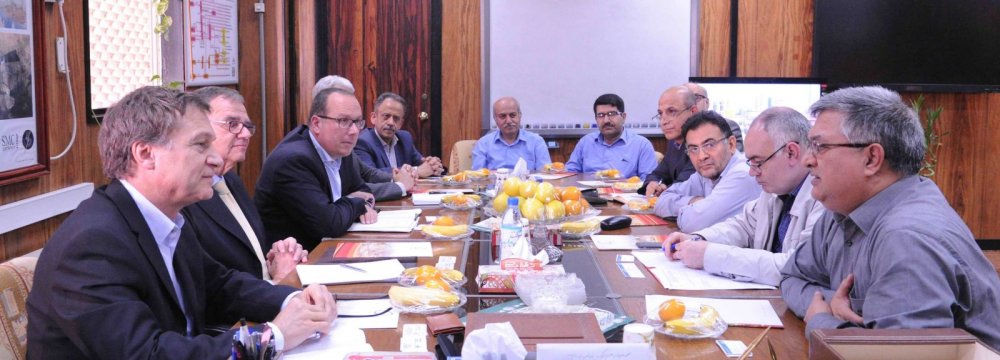 Linde Discusses Petrochem Cooperation in South Iran