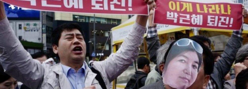 S. Korean President Orders 10 Advisers to Quit