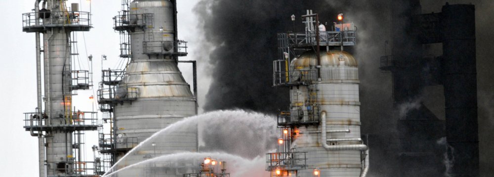 Fire at Venezuelan Oil Refinery