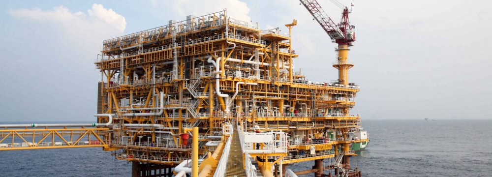 Iran, Shell in Talks Over Oilfield Development, Crude Imports