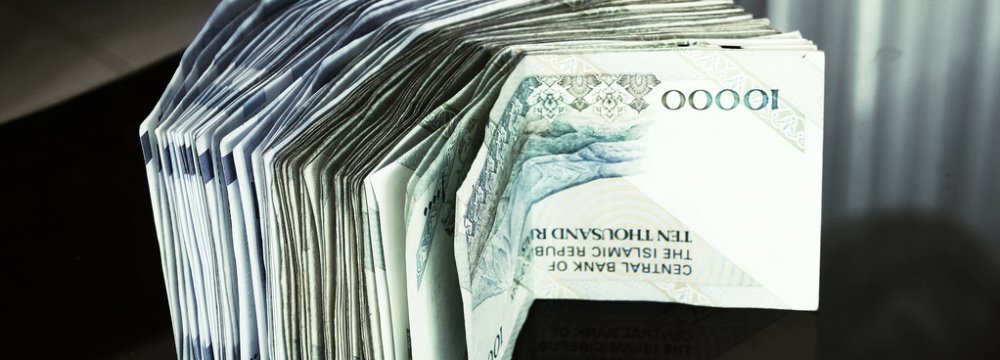 A former central bank official says the country as a whole does not believe that the banking system needs help at the macro-management level.