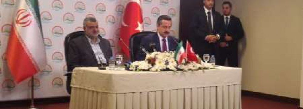 Iran, Turkey Agree to Boost Agricultural Ties