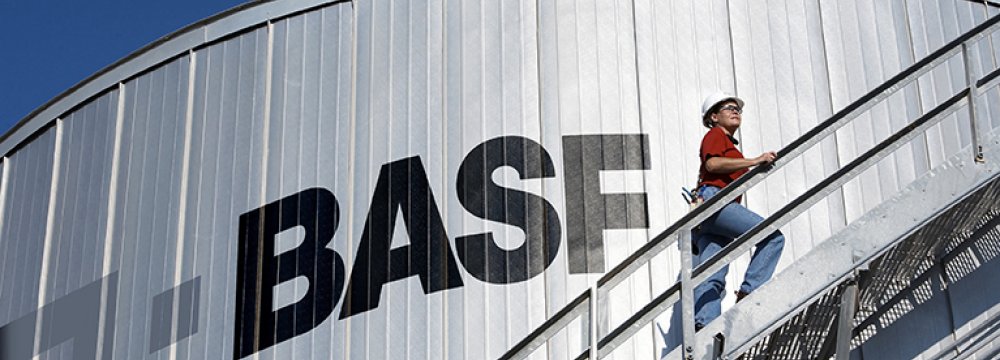 BASF Profit Hurt by Weak Demand for Farm Products, Lower Oil Price 
