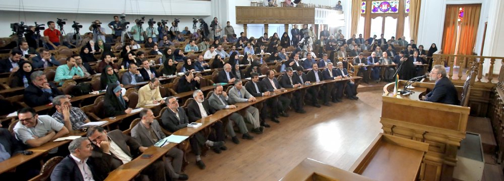 Larijani  Endorses Moderation, Prudence 