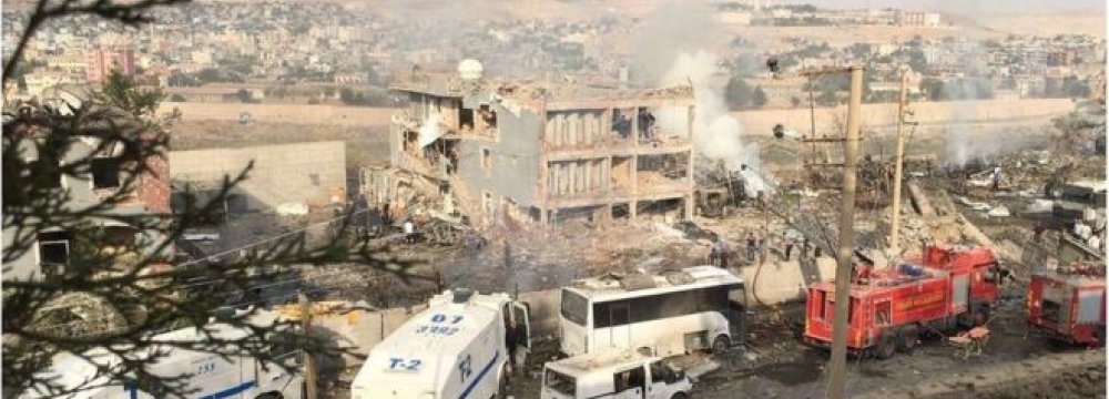 Car Bomb Attack in Turkey Kills 11 Police Officers