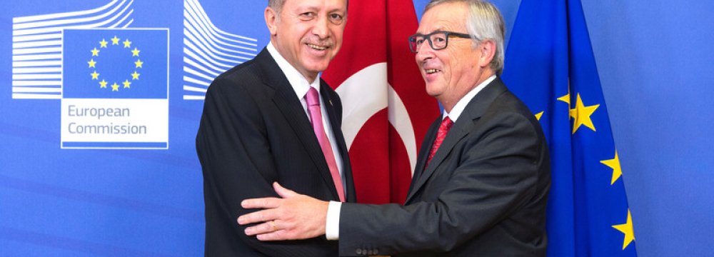 Juncker Endorses EU-Turkey Talks