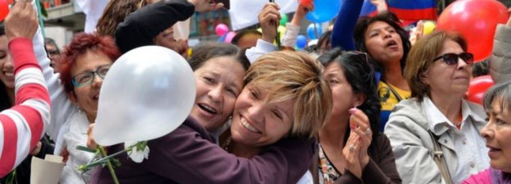 Colombians Celebrate End of Civil War