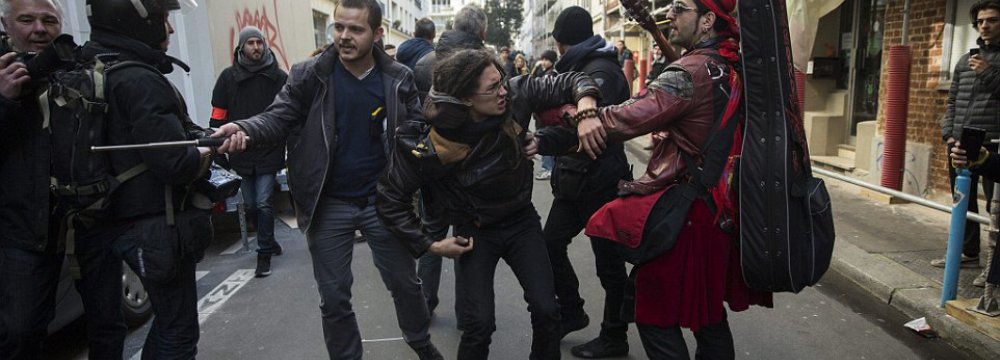 Police Halt Labor Strike Rally in Paris