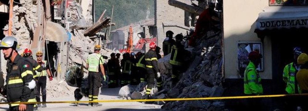 Bulldozers Work to Clear Out Italy’s Quake-Hit Towns