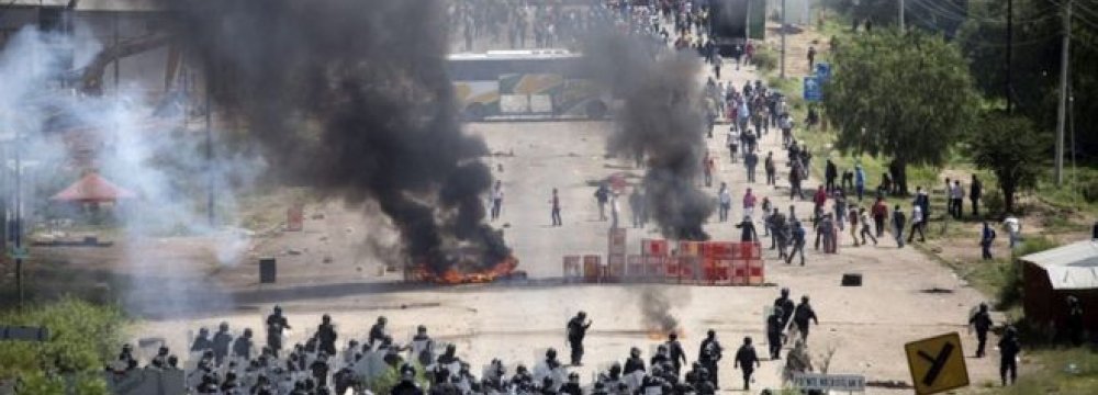 Mexico Flies Food to Blockade-Hit Areas