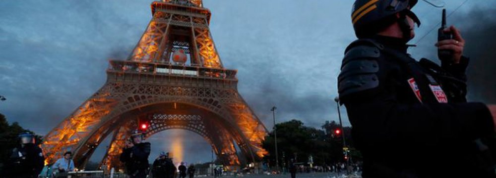 Paris Police Make 40 Arrests in Euro 2016 Riots