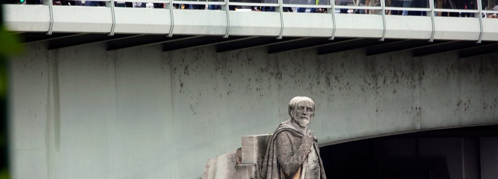 Seine at 30-Year High as Galleries Close