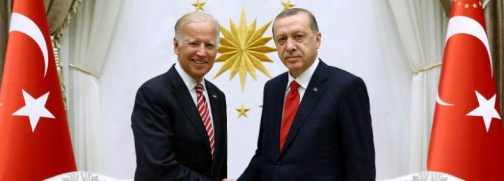 Turkish President Recep Tayyip Erdogan (R) meets with US Vice President Joe Biden at the Presidential Palace in Ankara, Turkey. 
