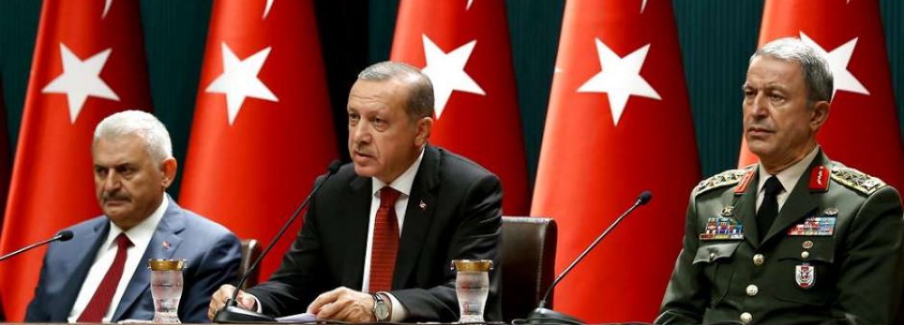 Turkey Detains Key Aide of Gulen 