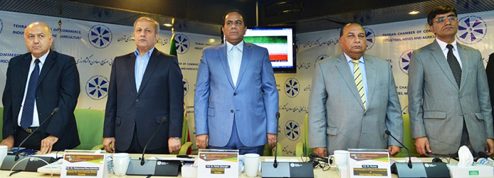 Pakistani envoys at TCCIMA’s headquarters in Tehran on August 23. 