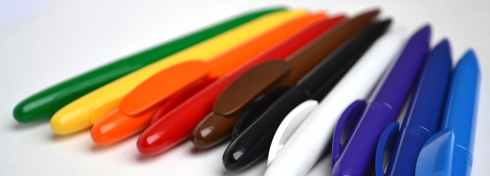 Iranians use 400-500 million pens every year, up to 100 million of which is manufactured inside the country.