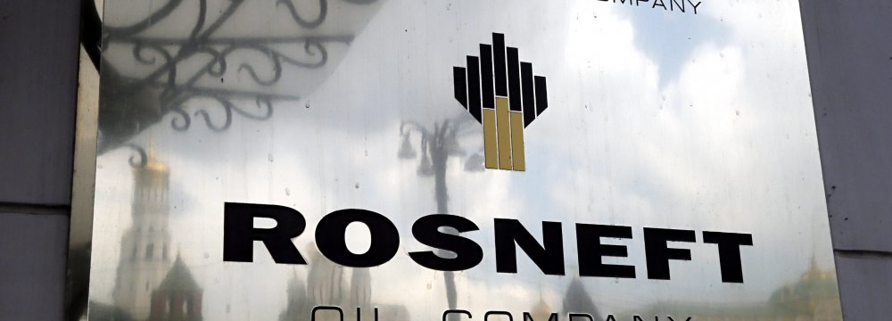 Putin Said to Weigh $11b Rosneft Sale to China, India