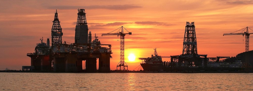 UK Oil, Gas Industry Set to Slash 120,000 Jobs